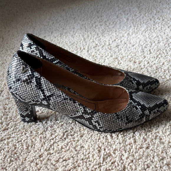 Vionic Black and Gray Snakeskin Heels - Picture 3 of 5